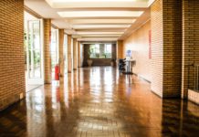 Rodzaje i metody czyszczenia posadzek Metody czyszczenia posadzek