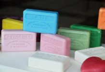 To straszne mydło! Jak sobie radzić z mydlanym osadem? mydło