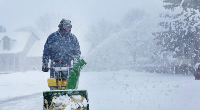 Kto ponosi odpowiedzialność za odśnieżanie? Odpowiedzialność za odśnieżanie