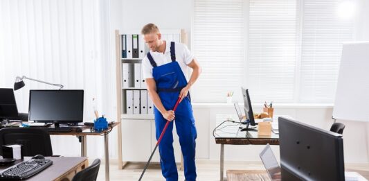 Gruntowne sprzątanie biura