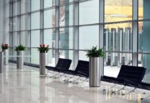 Mycie dużych powierzchni szklanych szklanych powierzchni