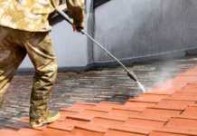 CLINEX EDU: Mycie dachu — jak skutecznie wyczyścić dach? Mycie dachu