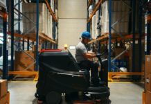 CLINEX EDU:Jaki płyn do maszynowego mycia podłóg wybrać? do maszynowego mycia podłóg