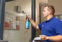 CLINEX EDU: Płyn do mycia szyb czy pianka — co wybrać? płyn do mycia